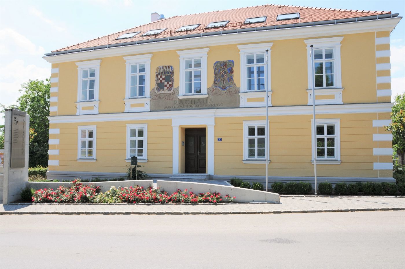 Rathaus_Atzenbrugg.JPG