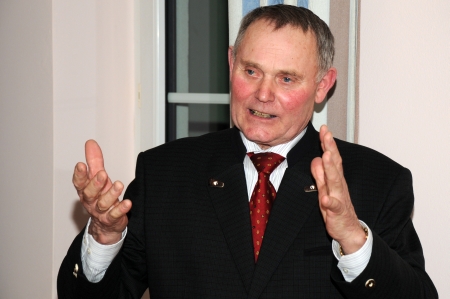 aa_zischkinanton7002.jpg