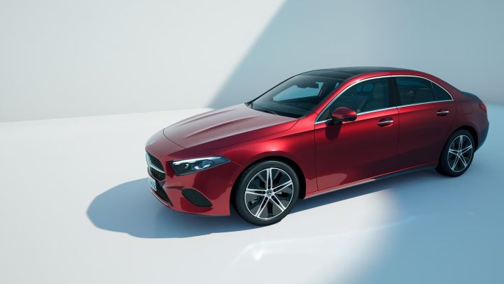 Eine rote A-Klasse Limousine