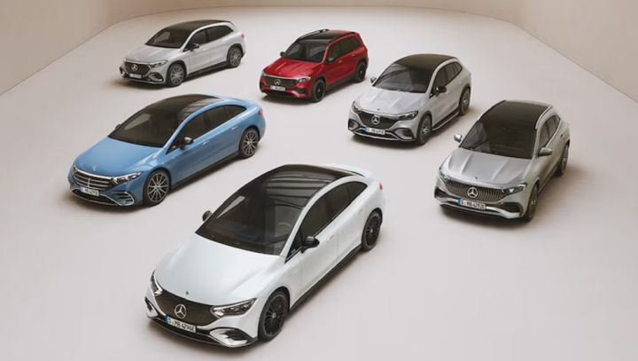 Mehrere Mercedes Modelle von der Vogelperspektive