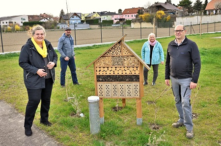 aa_Bauhof-Bienenhotel.jpg